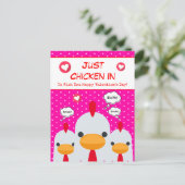 バレンティおもしろいンの日にかわいいピンクのチキン シーズンポストカード (スタンド正面)