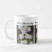 バレーウォーター色の花のレディーバグとユリ コーヒーマグカップ (左)