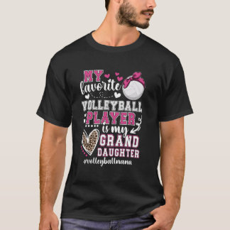 バレーボールおばあちゃん バレーボールをする孫娘を誇りに思うおばあちゃん Tシャツ