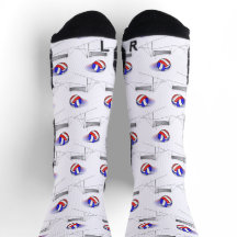 バレーボールがネットの上を飛ぶ