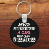 バレーボールのガールバレーボールを決して過小評価しないd キーホルダー (正面)