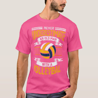 バレーボールの老人を決して過小評価しない Tシャツ