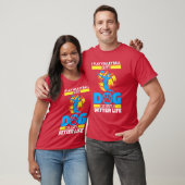バレーボールをする少年と犬の家族 Tシャツ (ユニセックス)