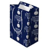 バレーボールボール&ネットネイビーブルー誕生日名年齢 ミディアムペーパーバッグ (裏面アングル)