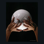 バレーボール手 ポスター<br><div class="desc">AssetID: 77627780 / {Dynamic Graphics Group} / Volleyball Hands _x000D_ _x000D_ Volleyballは、6人の選手の2チームがネットで区切られたチームスポーツである。各チームは、組織的なルールで相手チームのコートにボールを接地することで得点を取ろうとする。1964年から夏オリンピック公式プログラムの一部となっている。_x000D_完全なルールは広範である。しかし単に遊は後を追、一つのチームの選手がボールを出し（投げ、放し、手や腕で打つ）、コートの裏境界線の後ろから、ネットを越えて、受け取ったチームのコートに入ることによって「ラリー」を始める。受け取りチームはボールをコート内に接地させてはならない。彼らはボールをtouchする回数を3回に増やすかもしれない。通常、最初の2人のtouchは攻撃のために設定され、サービングチームが自分のコートに接地されることを防ぐことができないような方法でボールをネット上に戻す試みである。_x000D_ラリーは続き、各チームは連続して3回のtouchを許し、(1)チームがキルを行い、相手のコートに接地してラリーを勝ち取る、(2)チームが故障を犯してラリーを負かす。ラリーに勝ったチームはポイントを獲得し、次のラリーを開始するためにボールを提供する。最も一般的な欠点の一部は次のとおりである： _x000D_ボールは通常遊は手や腕で打ちますが、プレイヤーは合法的にボールを打つか押す(短い連絡)ことが可能です。ボールは体の任意の部分と一緒に押す。_x000D_ (ネットの上に作られているため遊に、垂直ジャンプはスポーツで強調される運動能力である)、通過、セッティング、専門の選手の位置や攻防の構造など、バレーボールの中で一貫した技術の多くが進化している。_x000D_ _x000D_このページは、そのトピックに関連する誰とも提携していない、または承認されていない。</div>