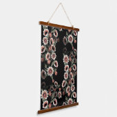 バロックインスパイアボタニカルソフトピンクスとグリーン 吊り下げ型タペストリー (傾斜あり)