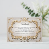 バロック様式の優雅なカリグラフィー スクリプト ウェディング ディテール 出欠カード (スタンド正面)