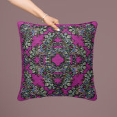 バロック様式の豪華な枕の明るい赤紫色 クッション