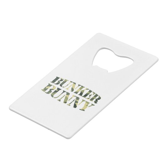 バンカーバニー迷彩柄 クレジットカード栓抜き (正面アングル)