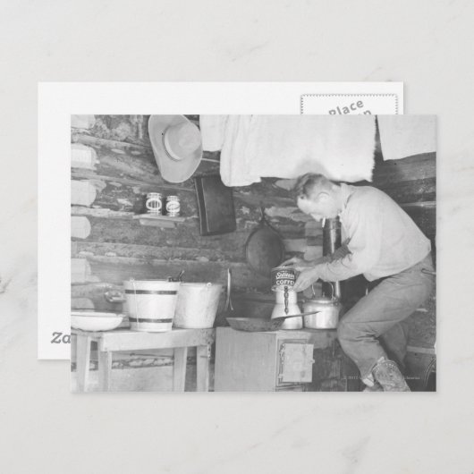 バンクハウス内でコーヒーを作るカウボーイ ポストカード (正面/裏面)