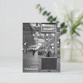 バンクーバー – 空の空港ブラック&ホワイトポストカード ポストカード (スタンド正面)