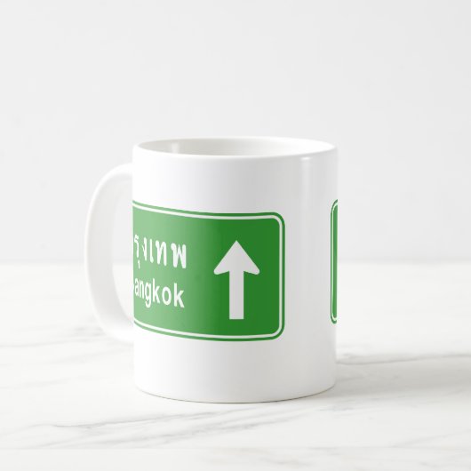 バンコクの前方に⚠のタイのハイウェーの交通標識の⚠ コーヒーマグカップ (正面左)
