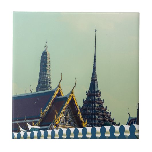 バンコクタイのグランドパレスの屋根 タイル (正面)