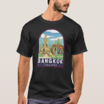 バンコクタイランドトラベルレトロエンブレム Tシャツ<br><div class="desc">エンブレムデザインのバンコクのレトロな旅行スタイル。タイの首都バンコクは、神社や通りで知られ華美る大きな都鮮やか市である。</div>