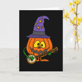 バンジョーの漫画を遊んでいるおもしろいなカボチャ人 カード (黄色い花)