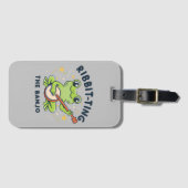 バンジョーを弾くリブbit、かわいいカエルが音楽を演奏する ラゲッジタグ (正面横)