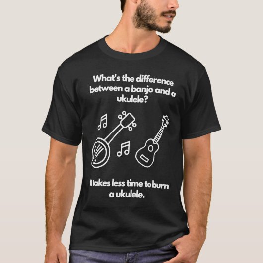 バンジョー対ウクレレUkuleleの燃焼に要する時間が短い Tシャツ (正面)