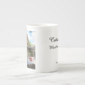 バンティンビクトリアング付き黄色 – マーサのブドウ畑 ボーンチャイナマグカップ (正面)