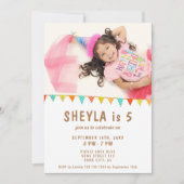 バントカラフルフラグ女の子の誕生日パーティー写真 招待状 (正面)