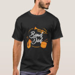 バンドパパおもしろいスクールマーチングバンド Tシャツ<br><div class="desc">バンドパパ。バンドおもしろい、オーケストラ遊ーまたはミュージカル演奏のサックス、トランペットまたはドラムのためのマーチングバンドデザイン。バンドカッコいいミュージシャン、バンドおたくまたはバンドキャンプ用のヴィンテージレトロバンドギーク商品。マーチングバンドのリハーサルやサッカーのハーフタイムショーのためのバンド練習に最適。父素晴らしの日またはパパの誕生日の贈り物。</div>