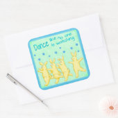 バンニーが誰も見ない黄色い緑で踊る スクエアシール (封筒)