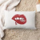 バンパイア赤い唇から血が滴る ランバークッション (ブランケット)