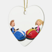 バンパー・カーの漫画の男の子そして女の子 セラミックオーナメント (左)