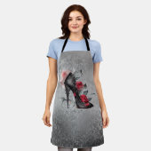 バンピー・スピック・スティレット |レッドローズハイヒールグランジ エプロン (着用した状態)