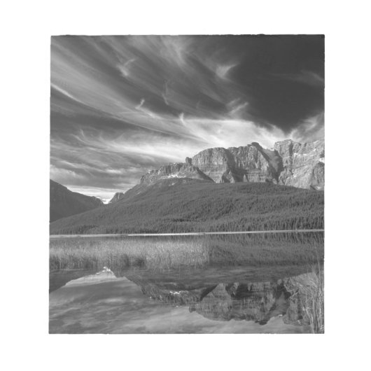 バンフのウォーターフォウル湖の上の巻雲 ノートパッド (正面)