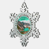 バンフ国立公園モレーヌレイクアルバータカナダ スノーフレークピューターオーナメント (右)