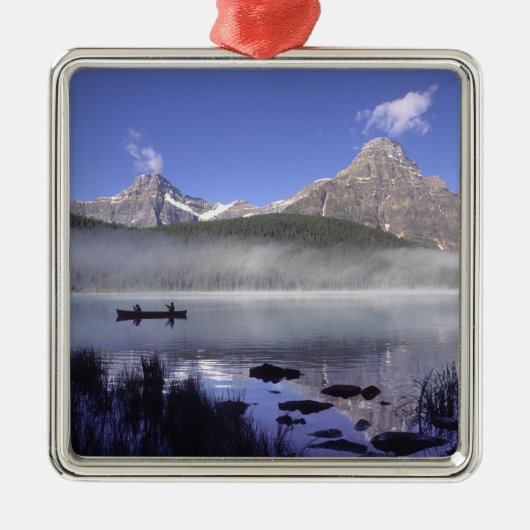 バンフ州の水鳥湖のカヌーの漁師 メタルオーナメント (正面)