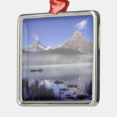 バンフ州の水鳥湖のカヌーの漁師 メタルオーナメント (左)