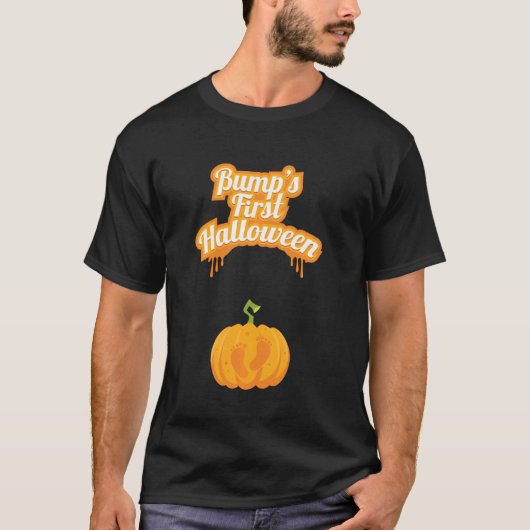 バンプの最初の赤ちゃんパンプキンのハロウィンの面白い足音 Tシャツ (正面)