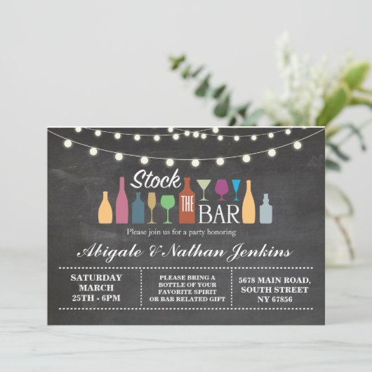 バーのチョークの婚約のシャワーの招待状に貯蔵して下さい 招待状 (スタンド正面)