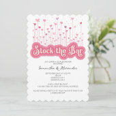 バーの在庫 ピンクの Chic カップル 共通の ジェンダーリベール ブライズシャワー 招待状 (スタンド正面)