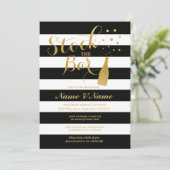 バーの婚約パーティのストライプの金ゴールドの招待に貯蔵して下さい 招待状 (スタンド正面)