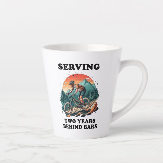 バーの2年遅れを取る自転車ライダー カフェラテマグ (右)