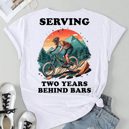 バーの2年遅れを取る自転車ライダー Tシャツ