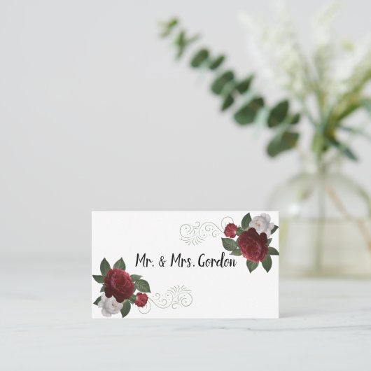 バーガンエレガントディとピンクの花エスコートカード プレイスカード (スタンド正面)