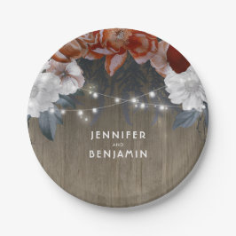 バーガンディおよびプラム花の素朴な木製のひもライト ペーパープレート