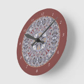 バーガンディおよび灰色のエレガントなパターン ラウンド壁時計 (傾斜)