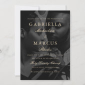 バーガンディとタイポグラフィオーバーレイ結婚写真 招待状 (正面)