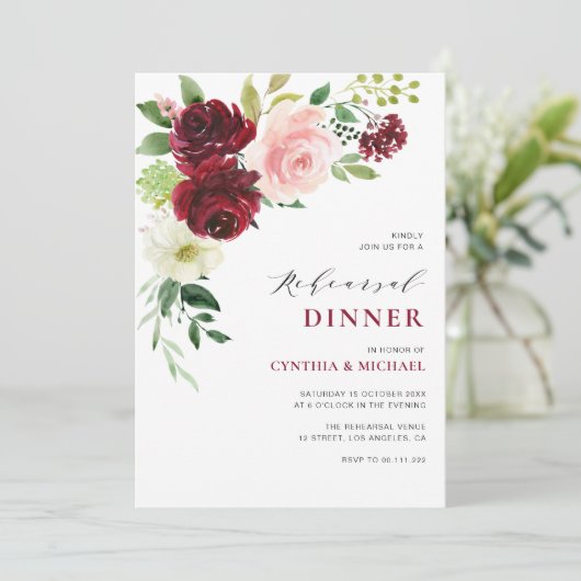 バーガンディと赤面のリハーサルのディナーの招待 招待状 (スタンド正面)