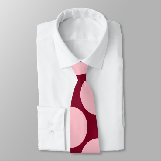 バーガンディのタイの大きいピンクの水玉模様 ネクタイ (タイ)