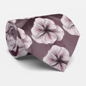 バーガンディのピンクおよび白い花柄 ネクタイ (ロール)