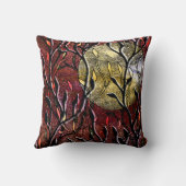 バーガンディの手によって切り分けられる葉 クッション (裏面)