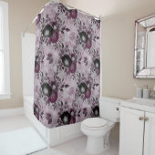 バーガンディの水色の花。 シャワーカーテン (インサイチュ)