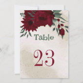 バーガンディの花の緑のテーブル番号 招待状 (裏面)