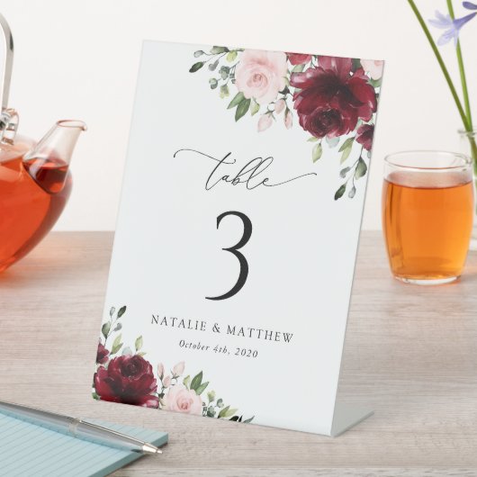バーガンディの花、ピンクの花、テーブル番号 台座サイン (インサイチュ)