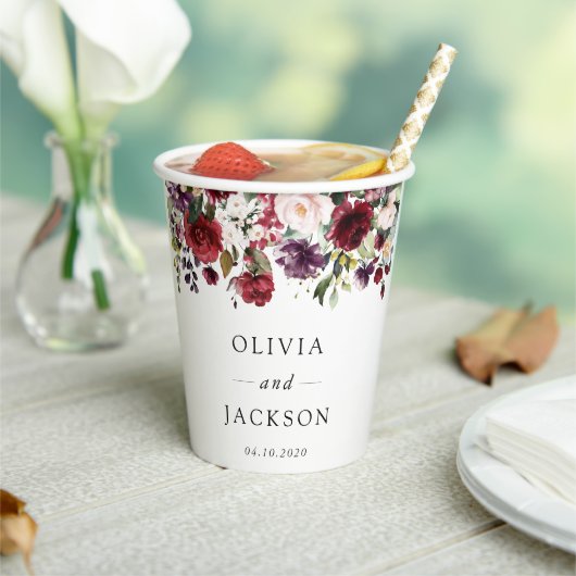 バーガンディの花、ピンクの花、緑結婚、 紙コップ (インサイチュ)